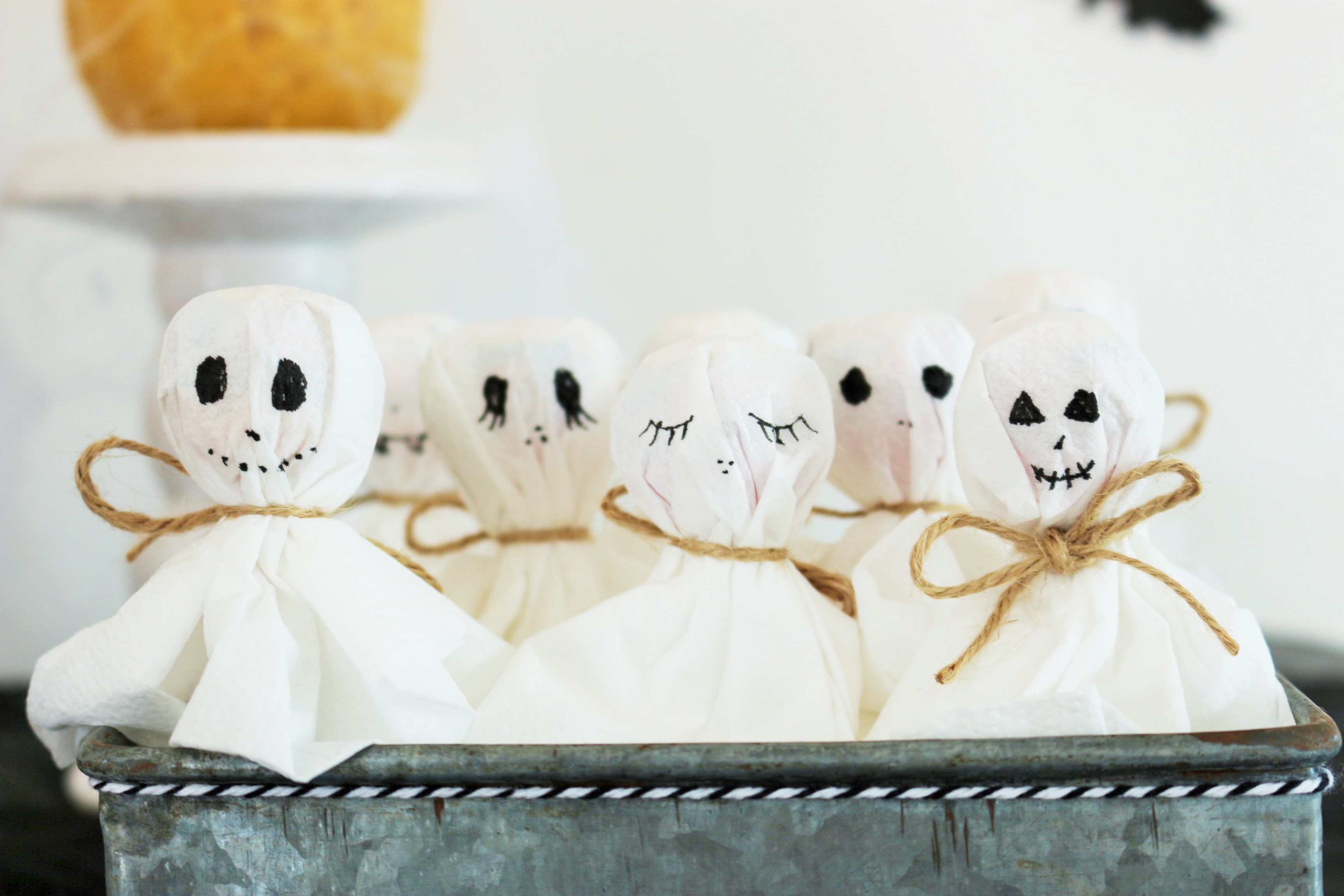 DIY Halloween Süßigkeiten verpacken - als Geist-Lolli oder Geister 