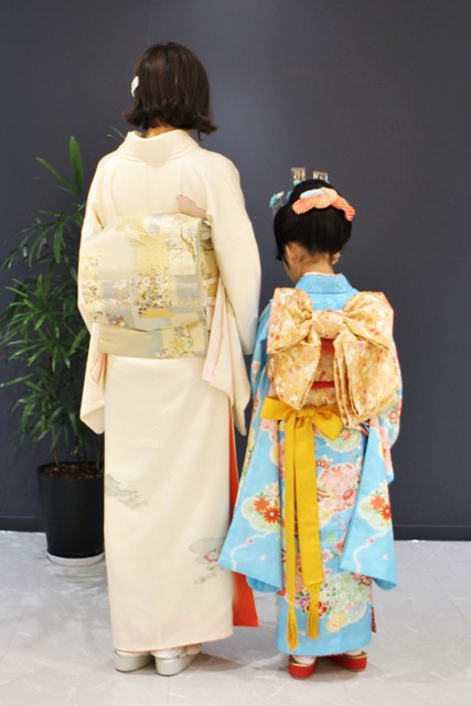 ７歳の女の子とそのママです　七五三おめでとうございます　ありがとうございました