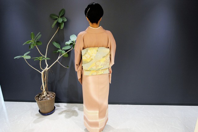 スワトウ刺繍の訪問着の着付けをお手伝いした5歳の男の子のママです。七五三おめでとうございます
