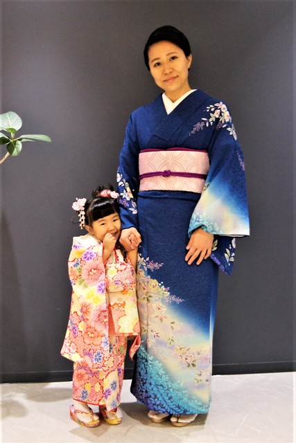 3歳の女の子の着付けとヘア、ママの訪問着の着付けとアップをしました