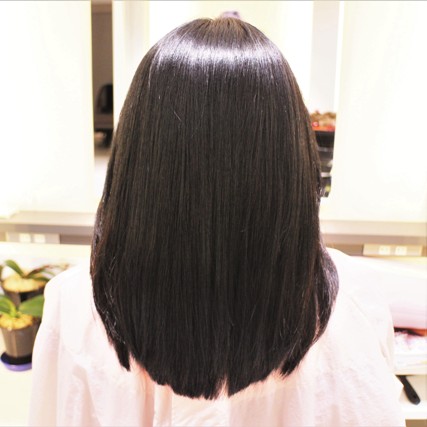 縮毛矯正とヘアカラー、毛先のデジタルパーマもしました。ありがとうございました。