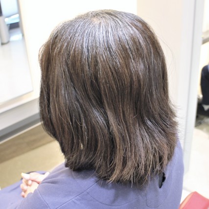久しぶりのご来店の時の写真。白髪や毛先の乱れが気になります。