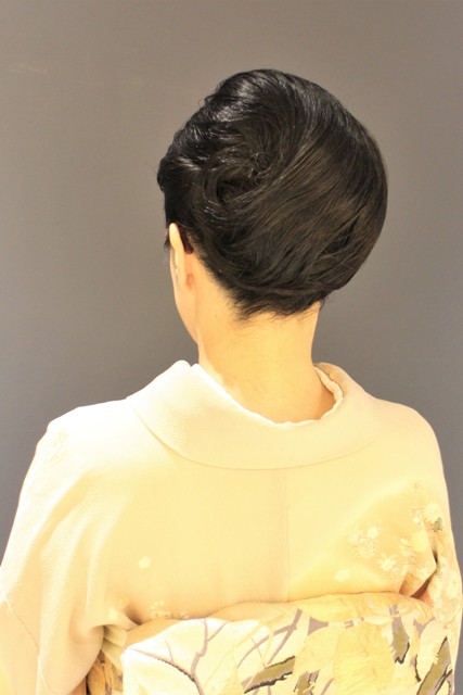 ヘアセット(アップ)の様子 卒業式おめでとうございます