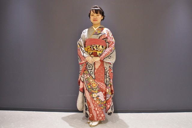 成人式で振袖の着付けをお手伝い　おめでとうございます