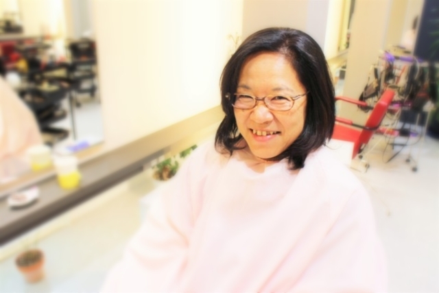 毛髪の構造：中心からメデュラ（アミノ酸）、コルテックス（タンパク質）、キューティクルの3層構造