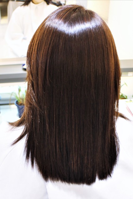 縮毛矯正とヘアカラー デジタルパーマで毛先のカールも一緒に ありがとうございました