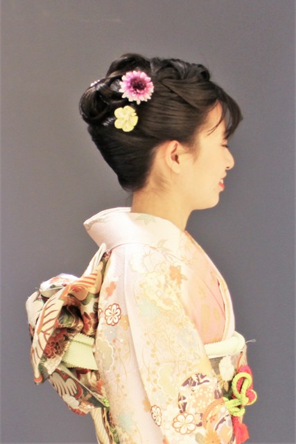 ヘアセット(アップ)だけでなく振袖の着付けもやってます。ありがとうございました