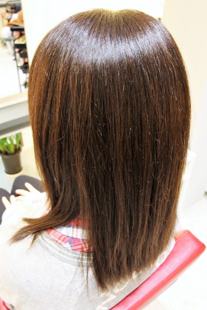 １３か月分のくせ毛を縮毛矯正しました。ヘアカラーもしました
