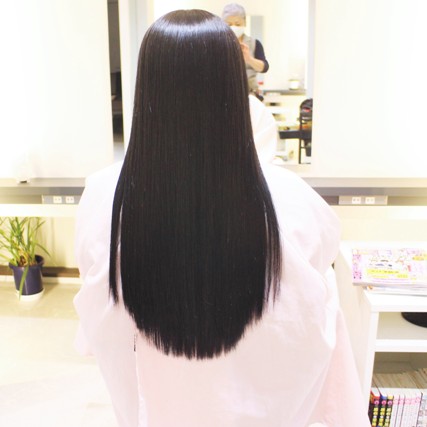 およそ8か月ぶりの縮毛矯正。ヘアカラーも一緒にしました。ありがとうございました。