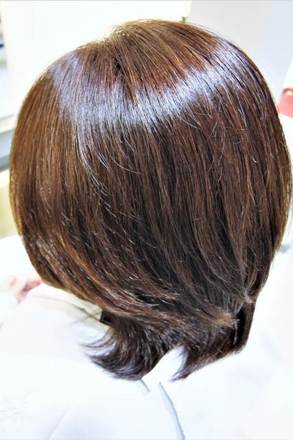 半年ぶりのキュライパーマと一緒にヘアカラーをしました。髪の艶（エンジェルリング）が違うのが判るでしょうか
