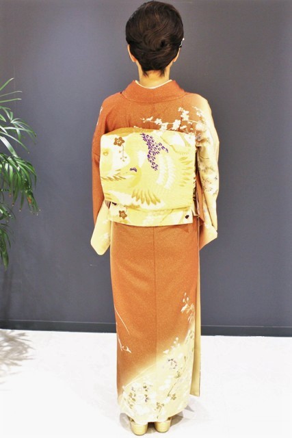 目黒区白金での結婚式に出席されます。訪問着の着付けをお手伝いしました。