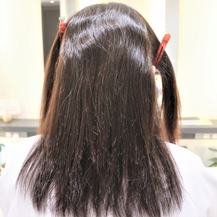 チリチリととびだすアホ毛で髪の色まで違って見えます