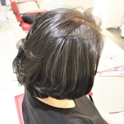 縮毛矯正と毛先のカール、ヘアカラーもしました。