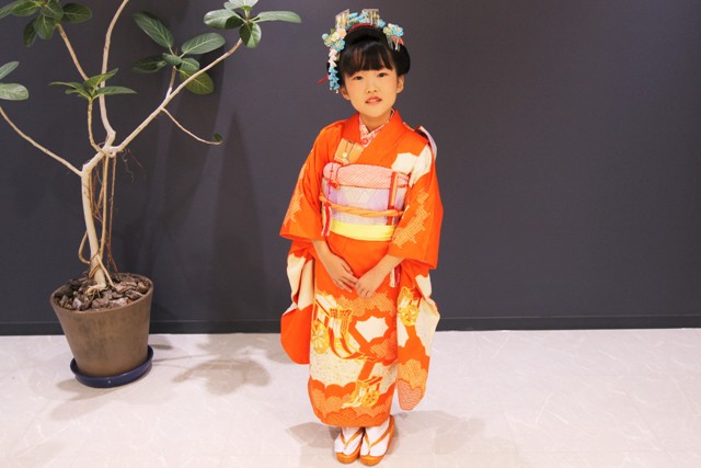 七五三で晴れ着を着た7歳の女の子。着付けとヘアセット(新日本髪)しました