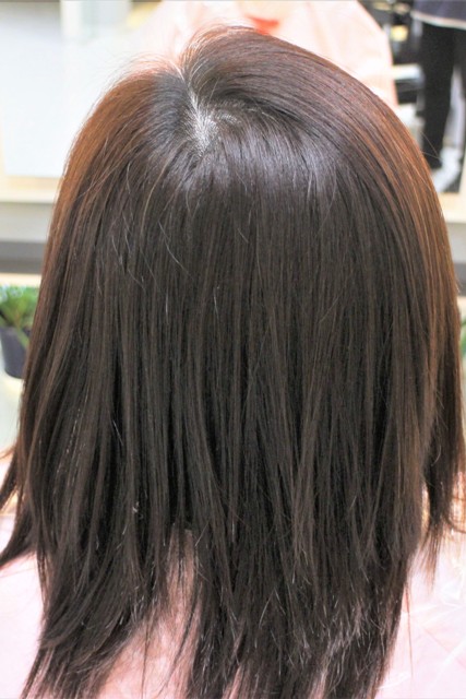 頻繁に来てくださるので髪のクセが判りづらいですね　捻転毛でしょうか