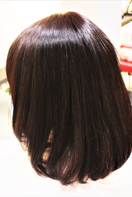 縮毛矯正と一緒にヘアカラーと、デジタルパーマで毛先をワンカールしました