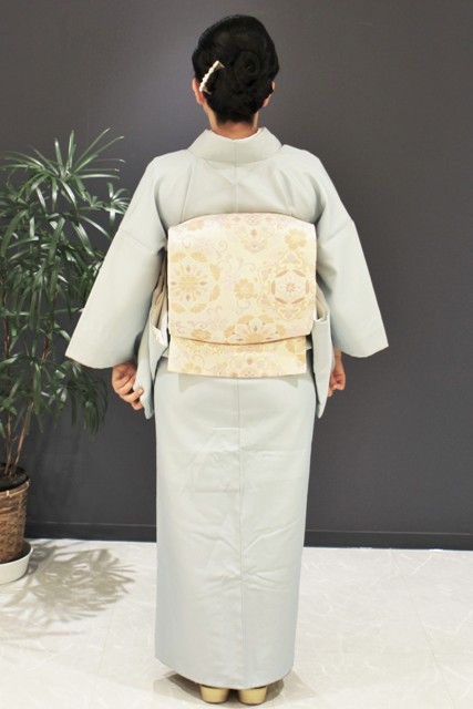 入学式に列席するため色無地の着付けとヘアセットをお手伝いしました。おめでとうございます
