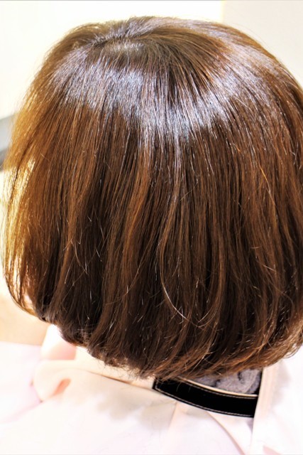 縮毛矯正の他にデジタルパーマで毛先のカールをしました。もちろんいつも通りヘアカラーも一緒です。鶴見区のお客様もいっぱい来てくれます