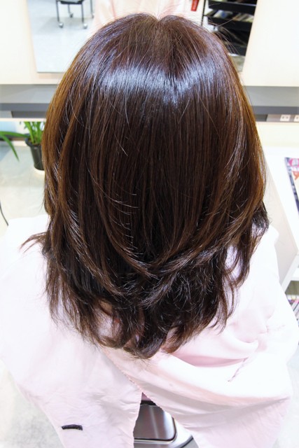 縮毛矯正と一緒にヘアカラーと毛先のカールもデジタルパーマでしました。ありがとうございました