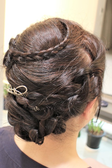 結婚式出席のため洋装のヘアセットしました　高田東