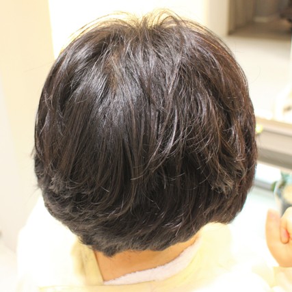 縮毛矯正と一緒にデジタルパーマで毛先のカールをしました。ありがとうございました。
