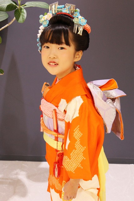 横浜市港北区綱島西の美容室キュライヘアーで七五三の着付けとヘアセットしました。新日本髪は気に入ってくれたでしょうか。ありがとうございました