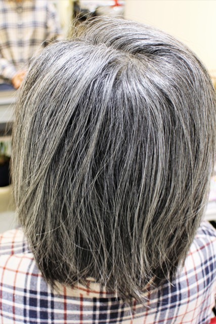 横浜市港北区下田町から。グレイヘアはお手入れが重要。３か月に一度のご来店です。