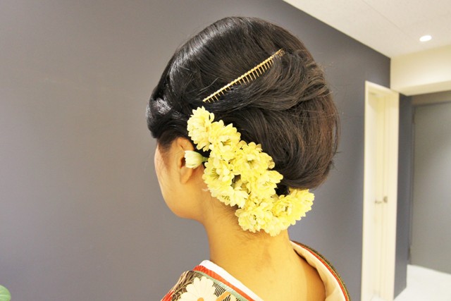 １月に成人式を迎えるお客様です。振袖の着付けとヘアセットをお手伝いしました