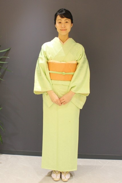 色無地の着付け