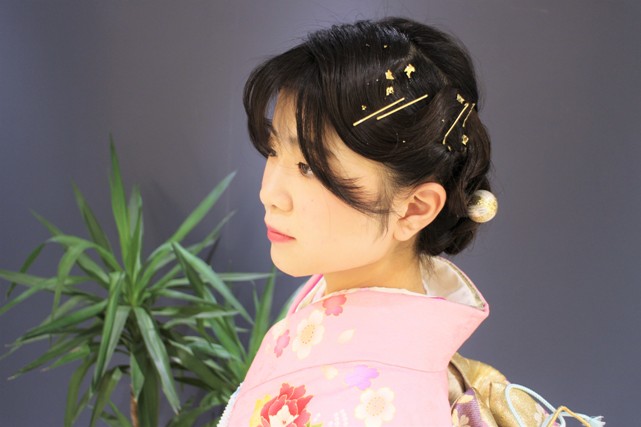 成人式で振袖をお召しになりました。金箔のアクセント