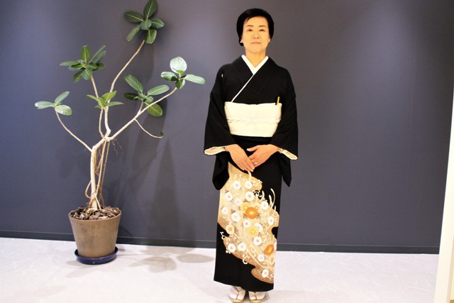 結婚式にご出席です。綱島で色留袖をお召しになりました。ありがとうございました