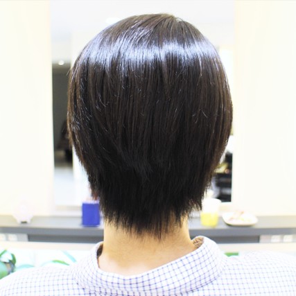 ベリーショートのお客様。縮毛矯正後の写真です。素晴らしい髪の艶です。ありがとうございました。