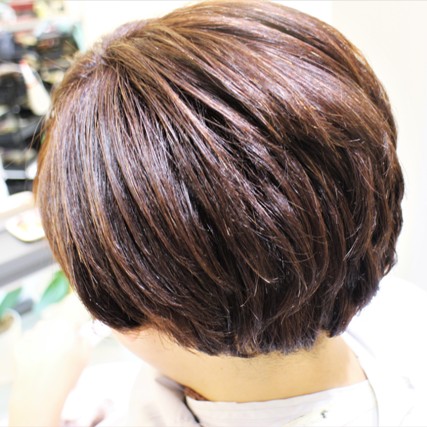 縮毛矯正ならショートボブもさらにお手入れが楽ちん。髪の艶もくっきり。ありがとうございました。