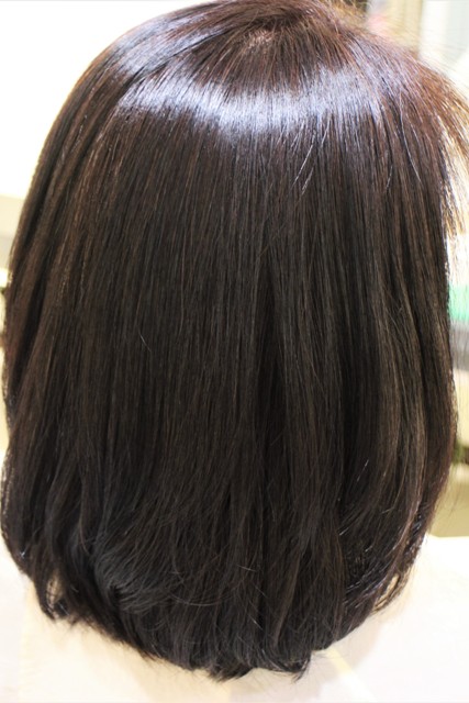 3か月半ぶりの縮毛矯正をしました。毛先をちょっとカールさせて自然に。ありがとうございました