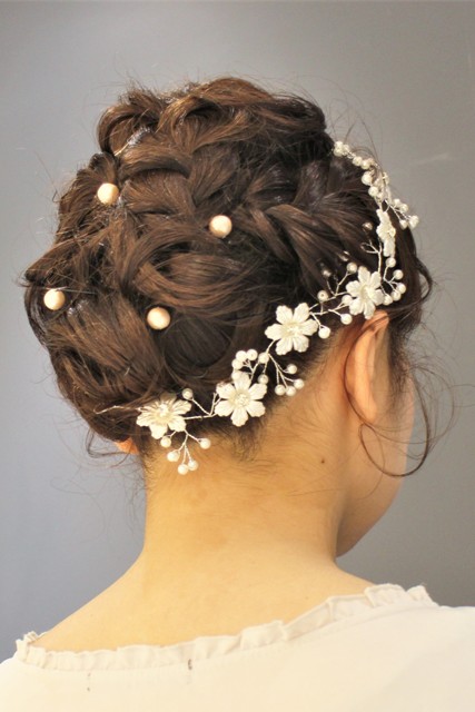 袴姿で卒業式です。ヘアセットをお手伝いしました。