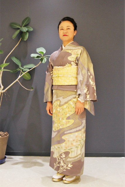 東京でパーティーに出席される大阪からのお客様。訪問着をお召になりました。ありがとうございました。