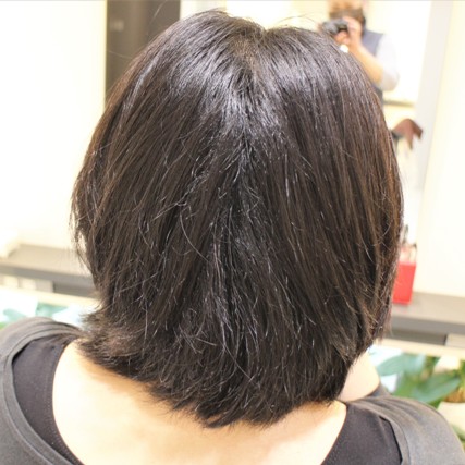 新生部の髪のうねりやくせが判るでしょうか。