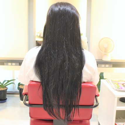 チリチリととびだすアホ毛で髪の色まで違って見えます