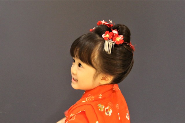 とっても元気な３歳の女の子。日本髪がかわいいでしょ。
