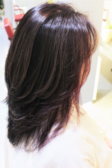 いつもヘアカラーに来てくださるお客様です。今日は縮毛矯正と毛先のカールも一緒にしました。半年ぶりかな　ありがとうございました