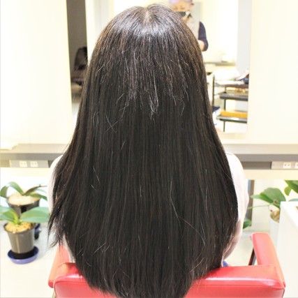 新生部の15センチほどの髪のクセが判ります。