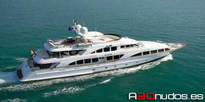 Lujoso yate de alquiler en Ibiza