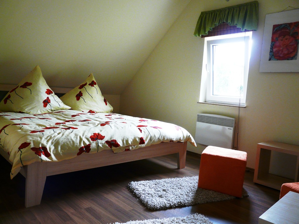 Schlafzimmer 1