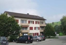 Wohnung befindet sich auf der 1. Etage 