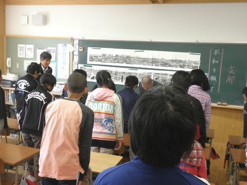 平和学習会　語りが終わりみんなで挨拶