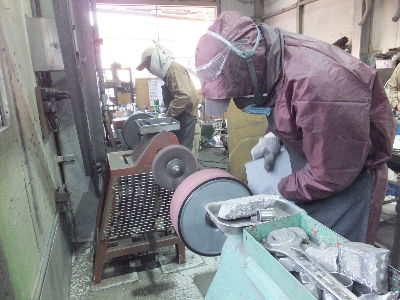 バフ研磨作業