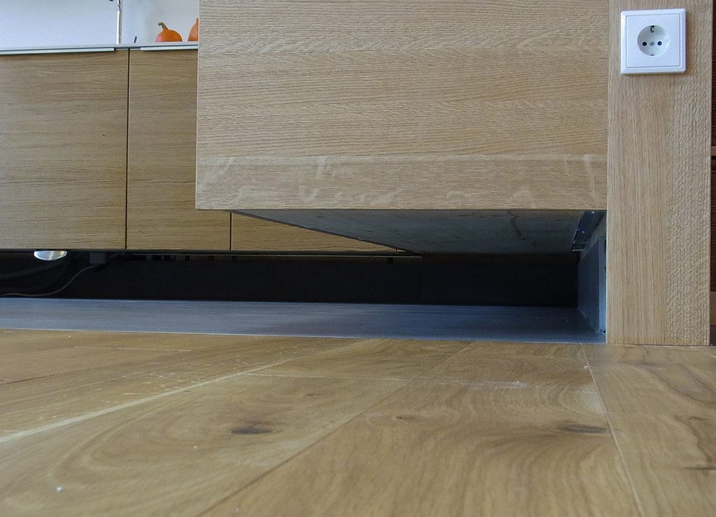 DIE HÄNGENDE KÜCHE GIBT DEM SCHMUTZ KEIN VERSTECK