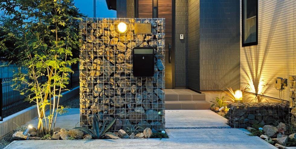 カッコいい！綺麗です！外構 玄関 アプローチ 乱形 ギャラクシーブラック