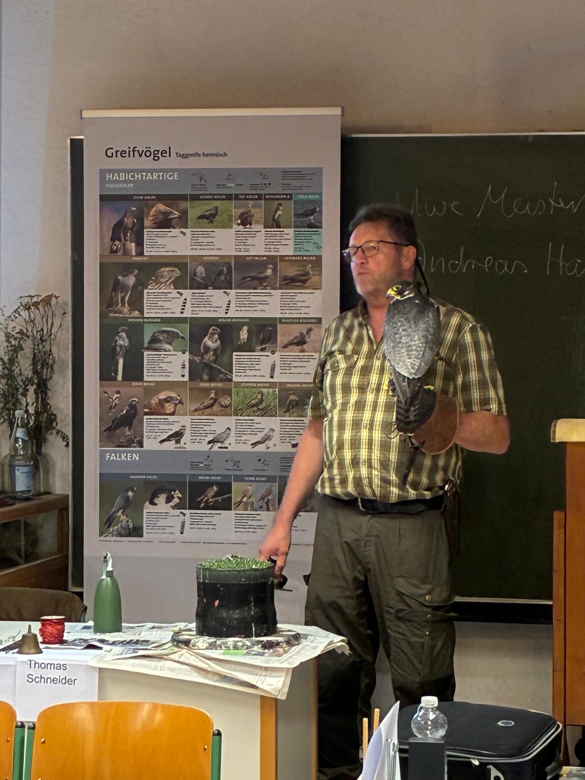 Der fünfte und letzte Tag stand ganz im Zeichen des Falken: Thomas Schneider und Thomas Aust zeigten, was u.a. mit Wanderfalken möglich ist