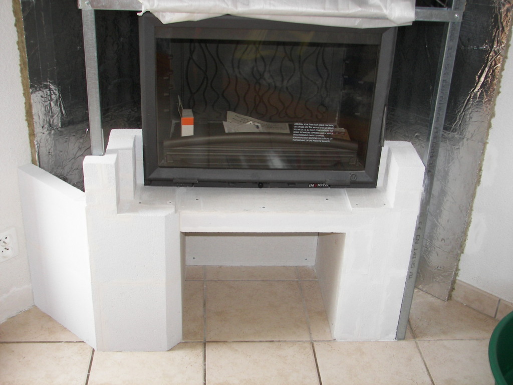 Habillage de la hotte cheminée à foyer fermé